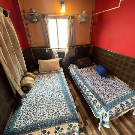 Calcutta Backpackers Homestay -Only For Backpackers & Travellers Luaran gambar