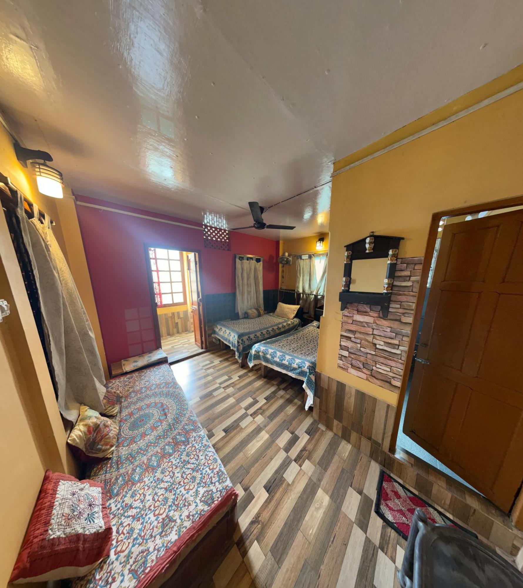 Calcutta Backpackers Homestay -Only For Backpackers & Travellers Luaran gambar